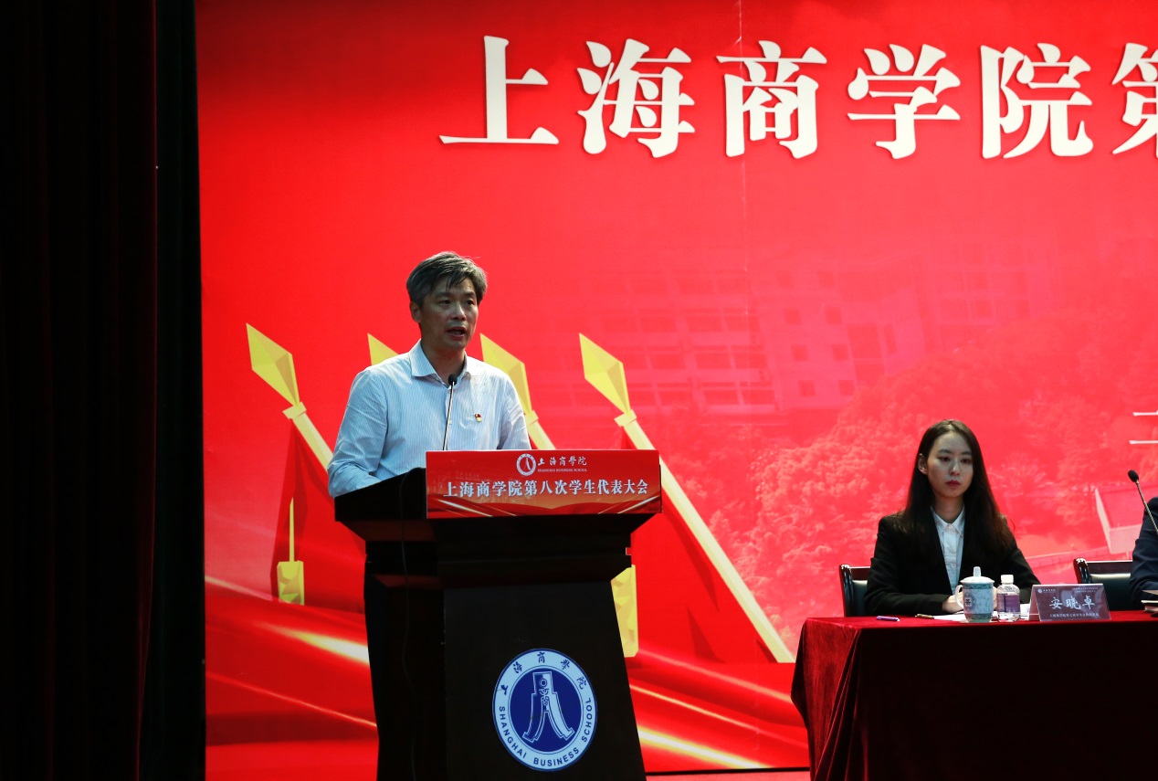 图为校党委副书记、校长唐海燕发表重要讲话 图为校党委副书记、校长唐海燕发表重要讲话