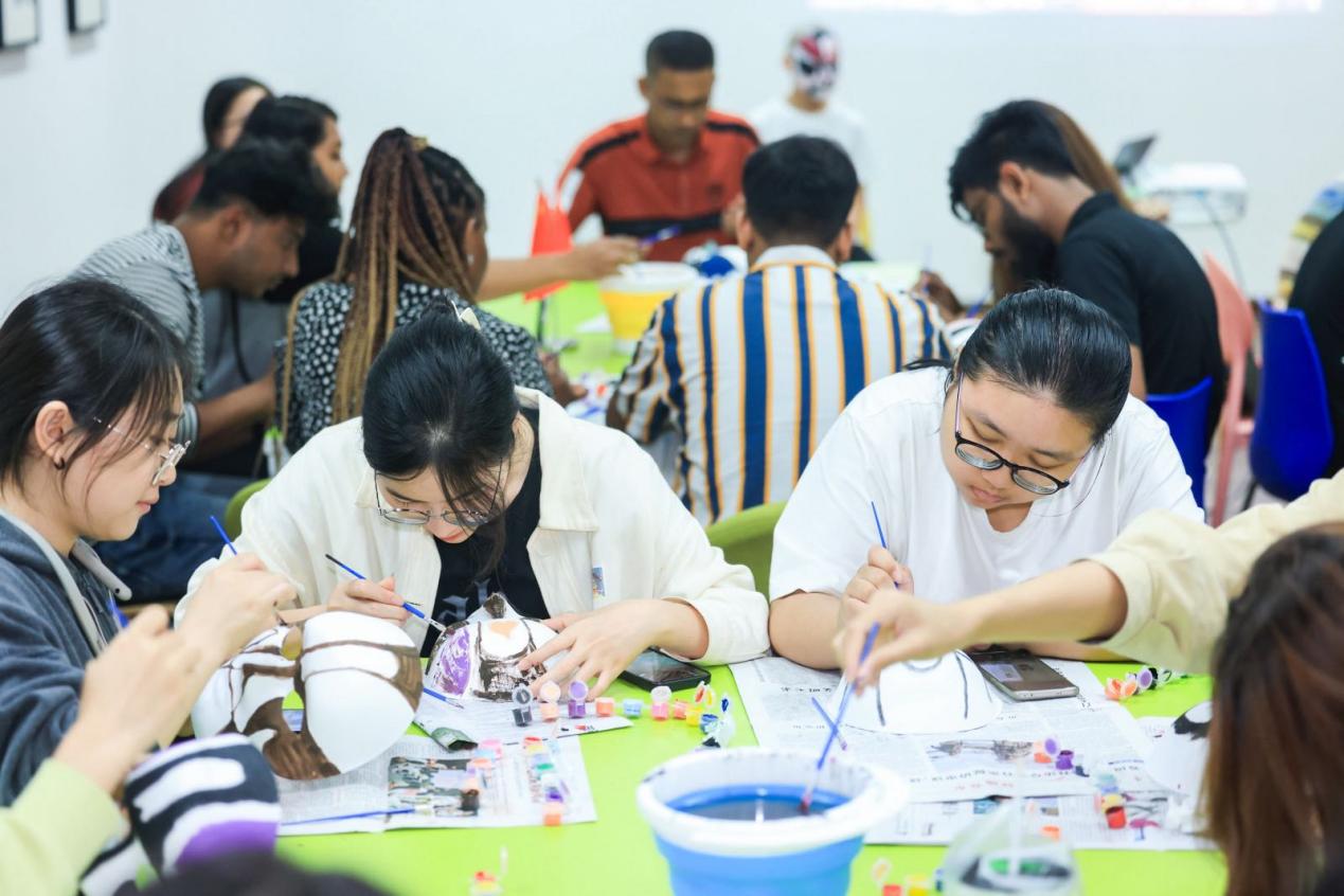 同学学习全景照 同学学习全景照