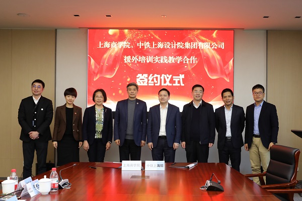 图为签约仪式现场