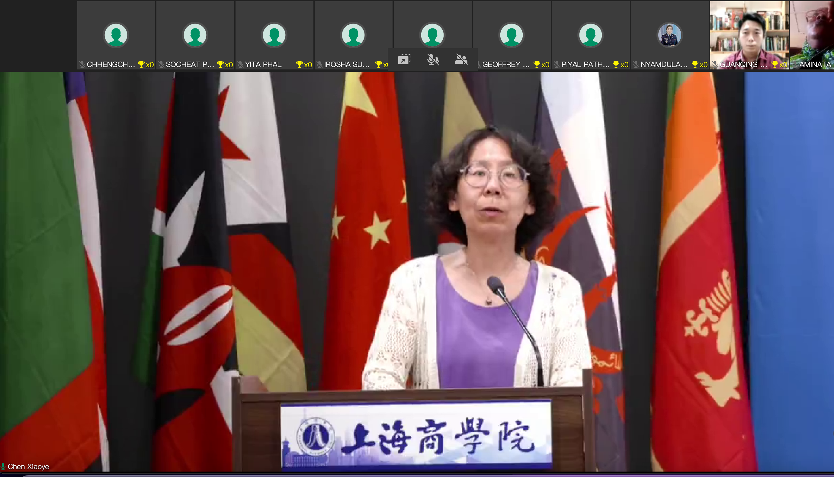 图为贺瑛发言