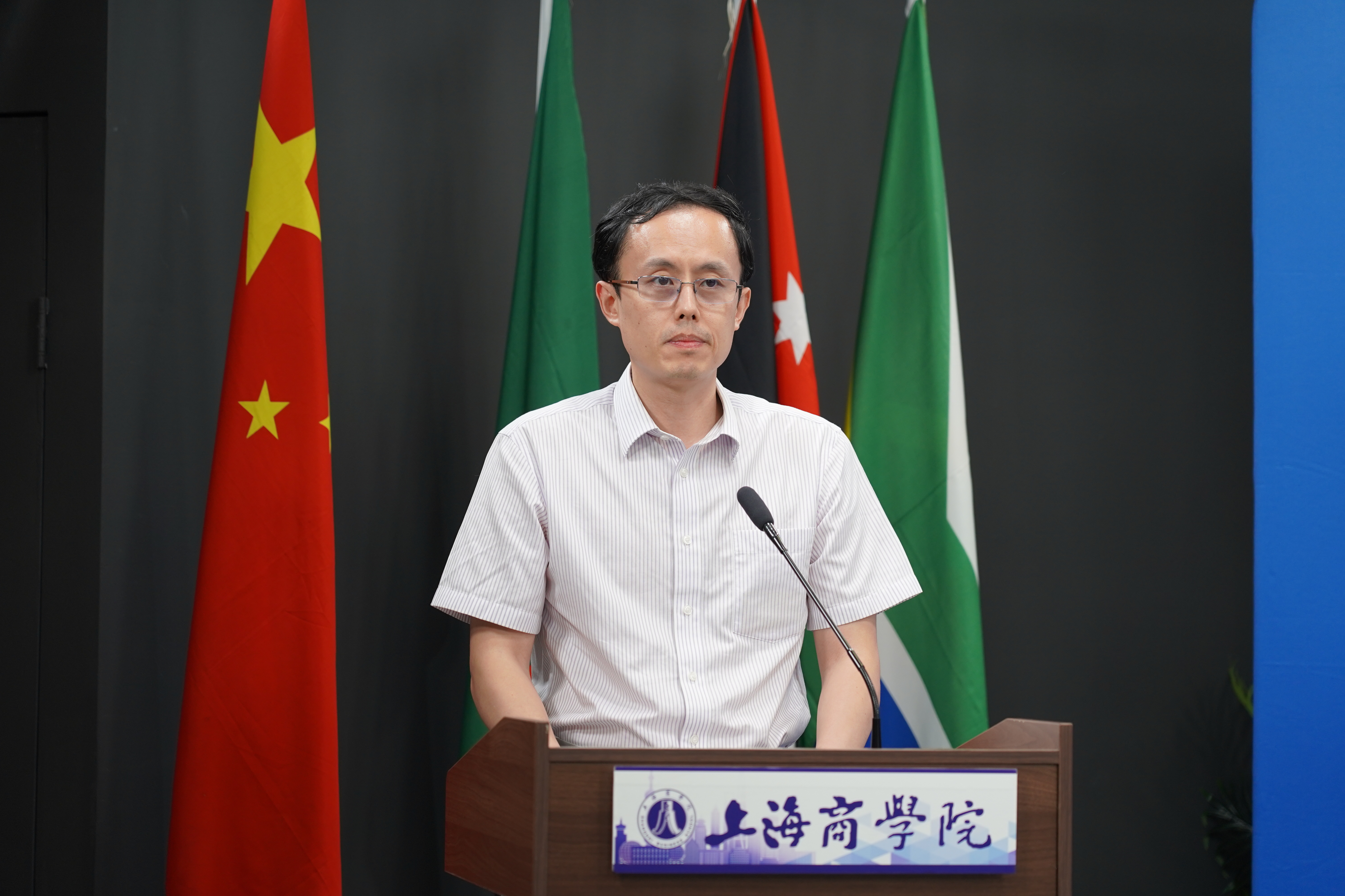 图为房蒙发言