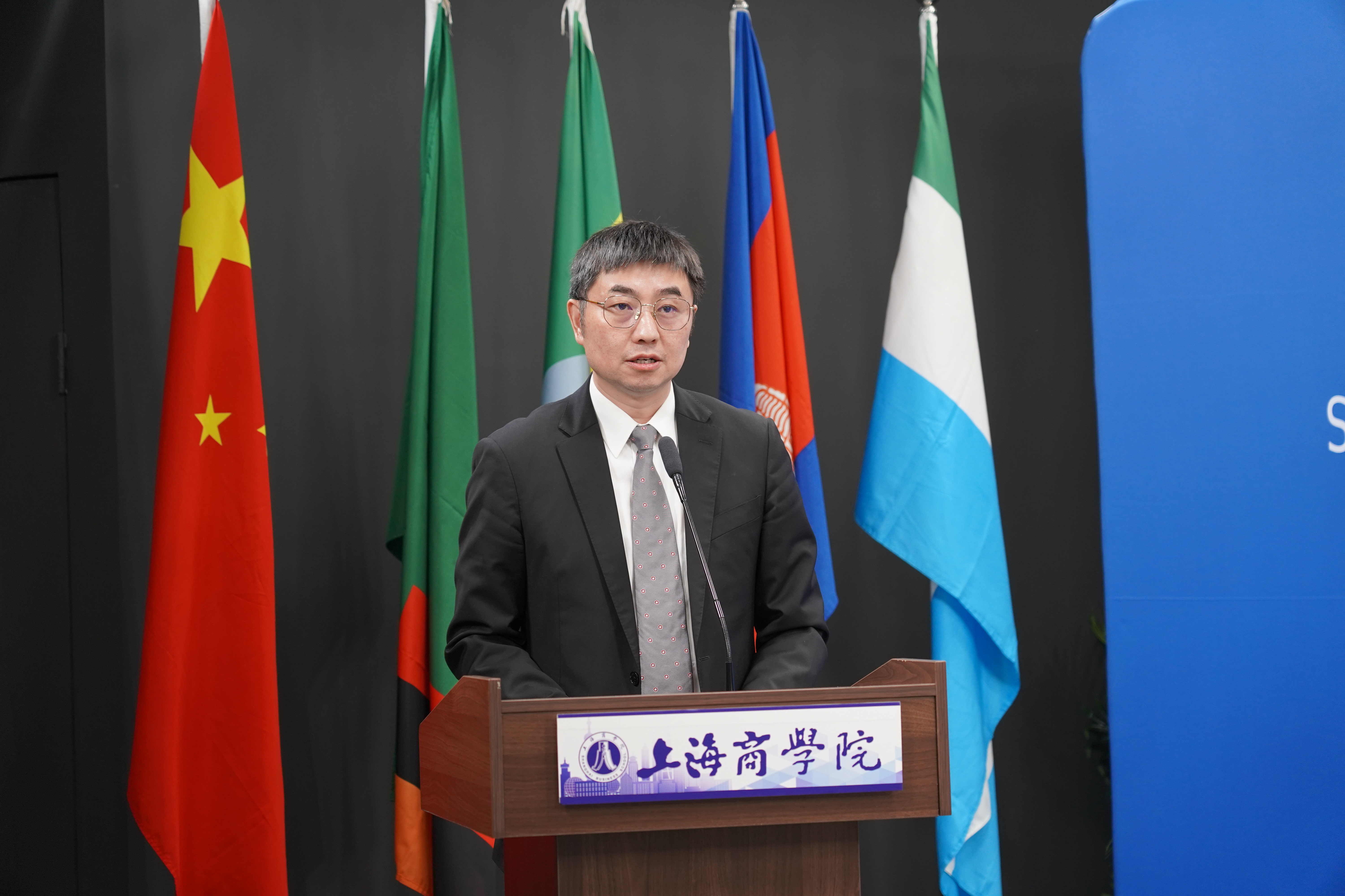 图为陈巍发言