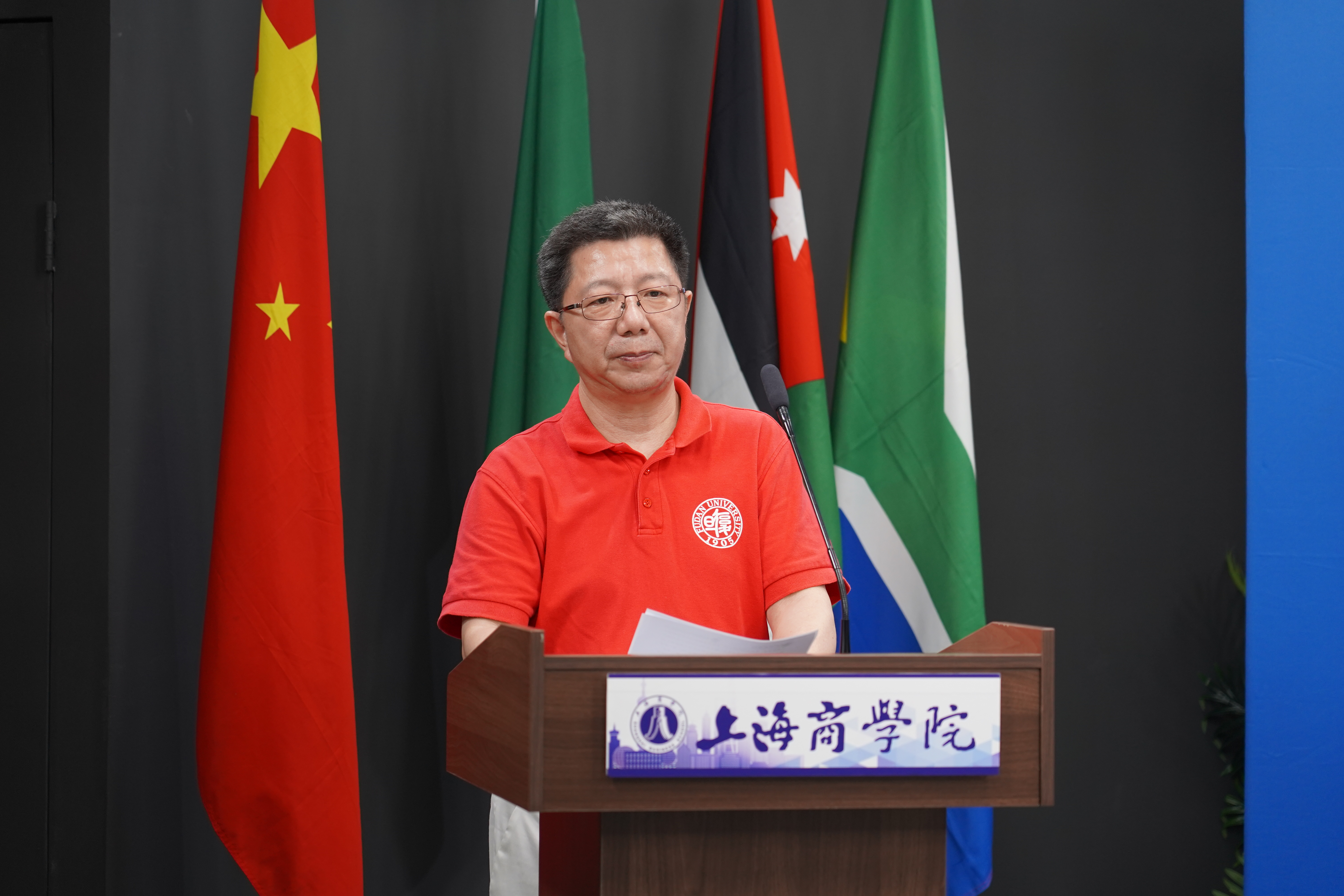 图为教师代表发言