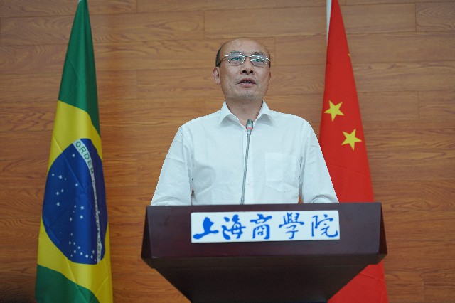 图为专家代表发言