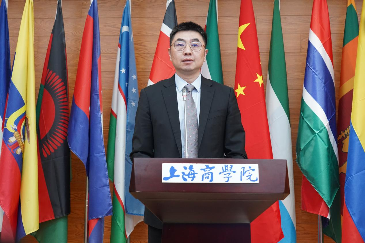 图为陈巍发言