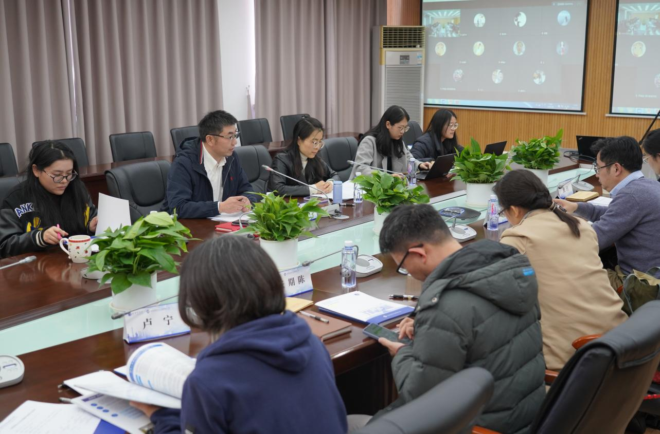 图为线下会议现场截图