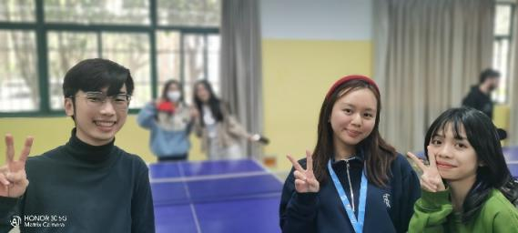 中外学生在现场的合影
